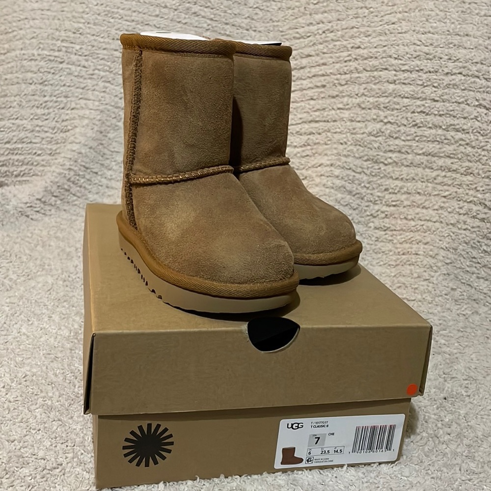 Ugg T Classic II toddler size boots